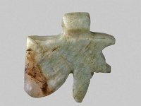 Aeg S 52  Aeg S 52, Dynastie, Udjatauge, Grüner Marmor, L 1,4 cm, B 1,4 cm, H 0,4 cm : Bestandskatalog Ägypten, Museumsfoto: Claus Cordes
